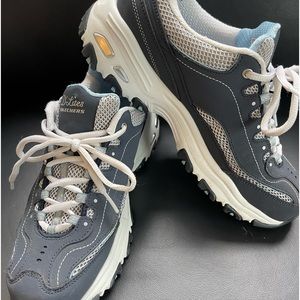 Skechers memory foam D’Lites sneakers women’s size 9